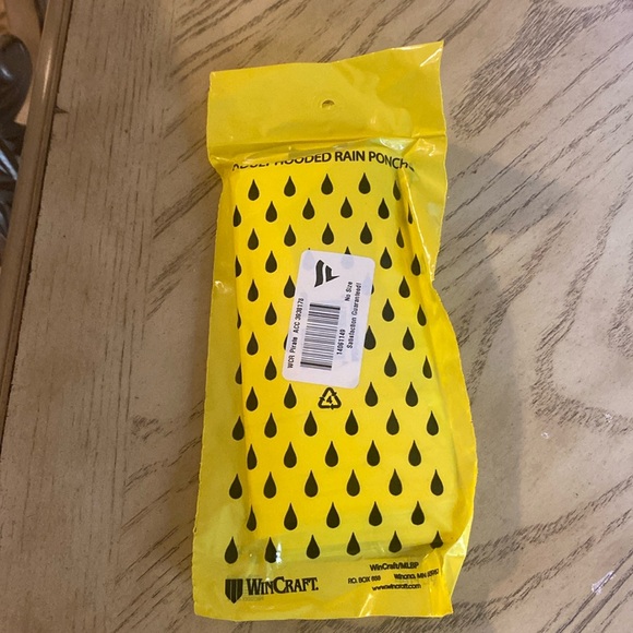 NWT Pittsburgh Pirates WinCraft Logo Rain Poncho, officially licensed,pvc-free - Picture 5 of 6